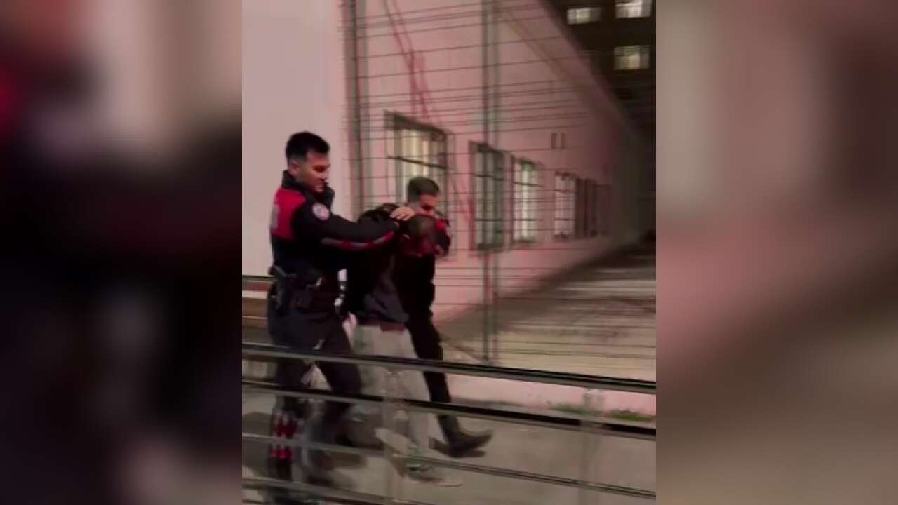 Tartıştığı Arkadaşını Tabancayla Vurdu