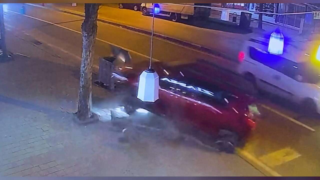 Fren Yerine Gaza Bastı Motorluya Çarptı