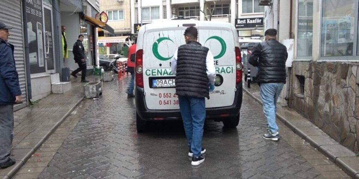 Yakınları Uzun Zamandır Haber Alamıyordu: Evinde Ölü Olarak Bulundu
