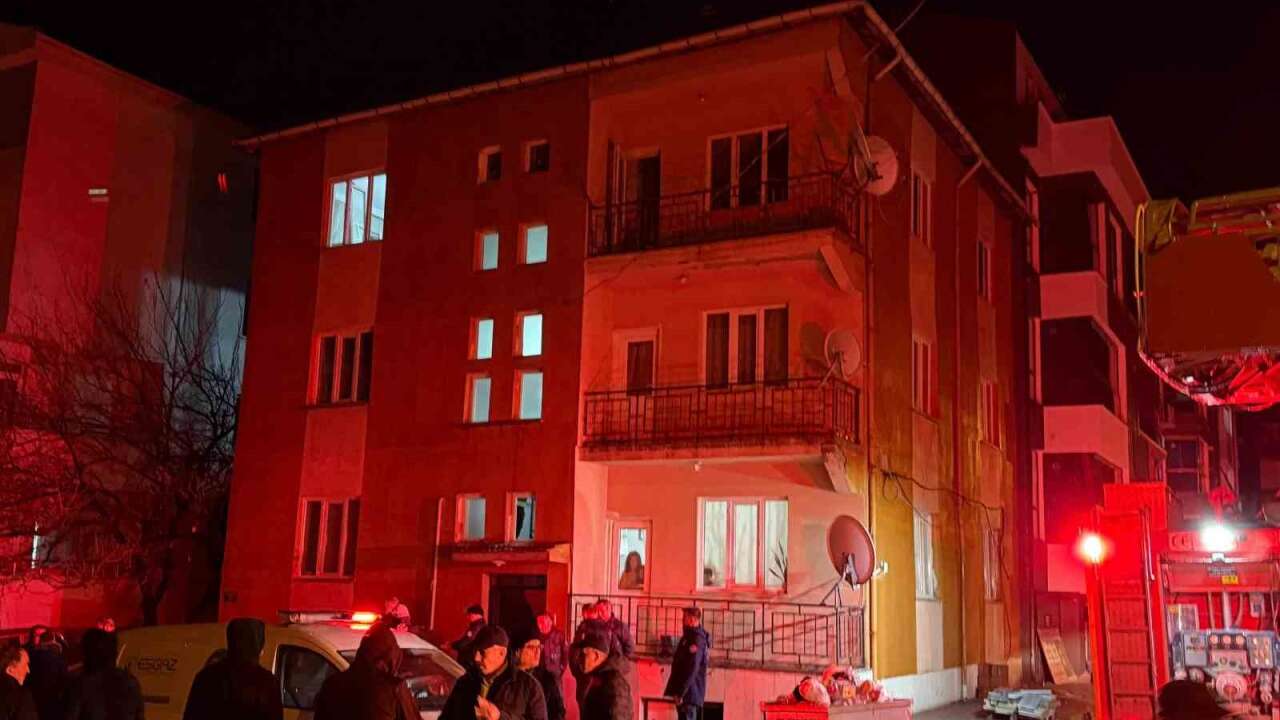 Bunalıma Giren Genç Evi Yakmaya Çalıştı