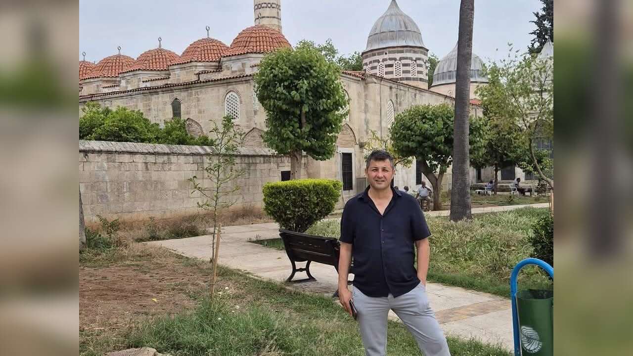 Motosiklete Çarparak İki Kişiyi Yaralayan Otomobil Sürücüsü Tutuklandı