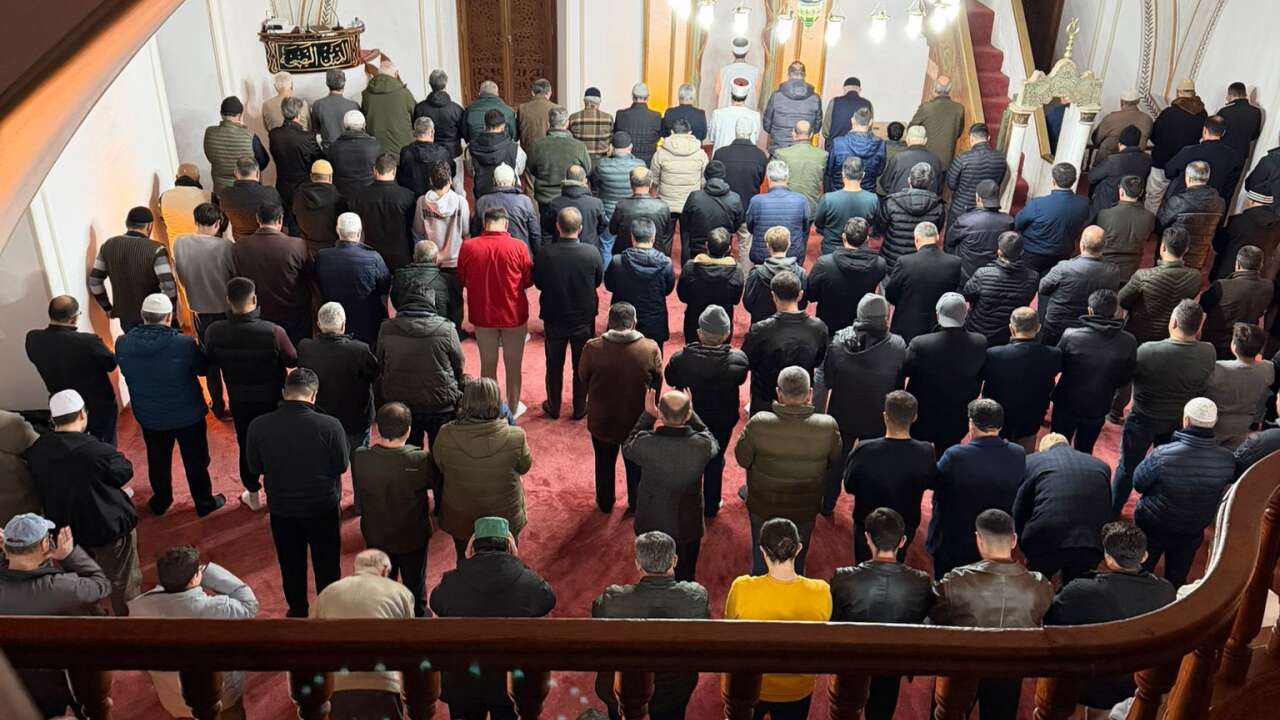 Kurşunlu Camii’nde Miraç Kandili Yoğun Katılımla İdrak Edildi