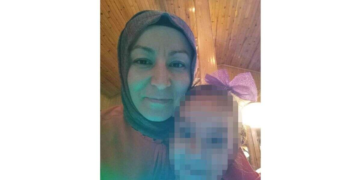 Otomobille Öğrenci Servisi Çarpıştı: Anne Öldü, 7 Yaşındaki Kızı Ağır Yaralı