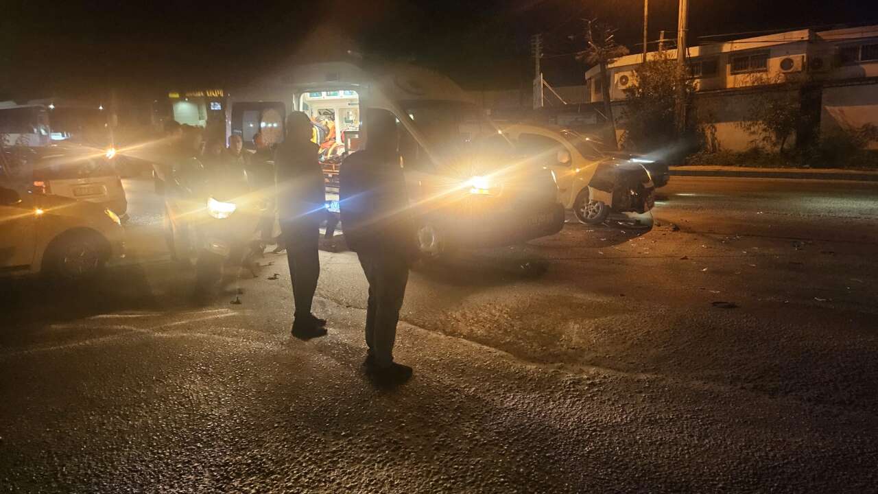 Muğla’da Kavşakta Çarpışma: Otomobil Savruldu, 1 Yaralı