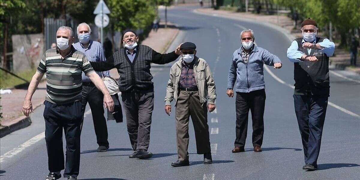 EYT’liler Dahil Edildi, Yaş Sınırı Yok: Emeklilere Ücretsiz Olan Yerler ve İndirim Avantajları