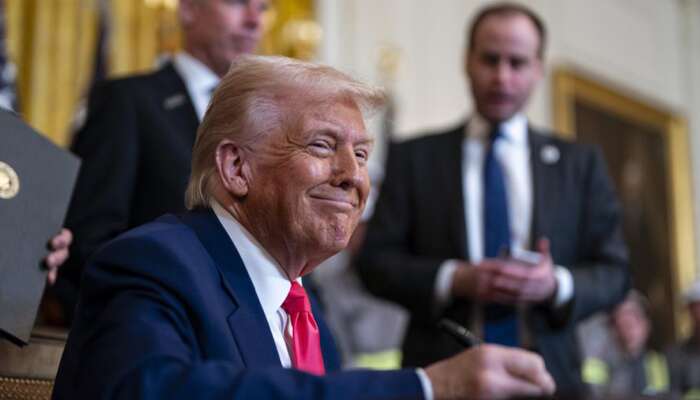 Trump’tan Avrupa Ülkelerine Uyarı: Grönland Satışına Kadar Gümrük Yaptırımı