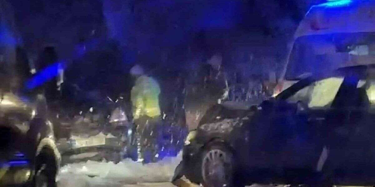 Yolda Kayan Otomobil Karşı Şeritten Gelen Araçla Çarpıştı: 6 Yaralı