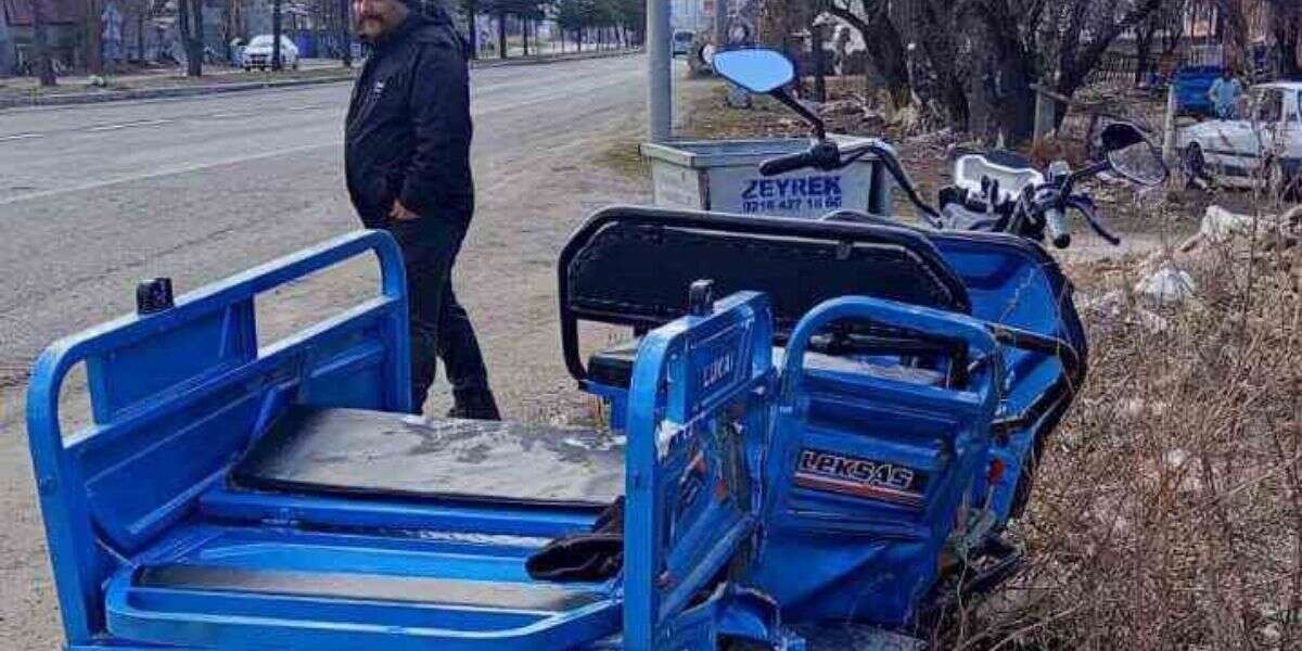 Otomobil Mopedle Çarpıştı: Anne Hayatını Kaybetti, 12 Yaşındaki Oğlu Ağır Yaralı