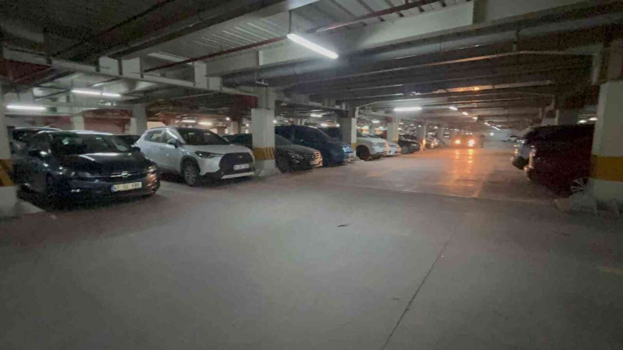 Kapalı Otoparktaki Şakalaşma Kanlı Bitti: Arkadaşını Bıçaklayarak Öld*rdü