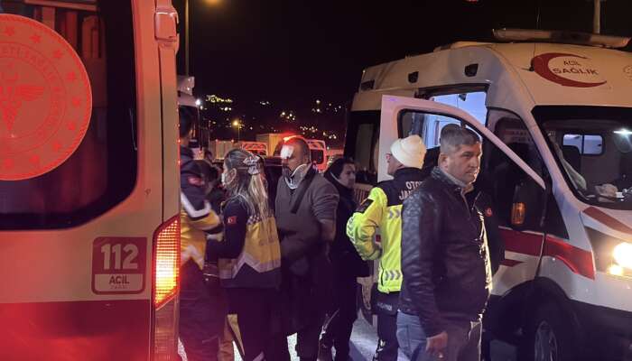 Yolcu Otobüsü, Hafriyat Kamyonu ve Otomobil Kaza Yaptı: 1 Ölü, 27 Yaralı