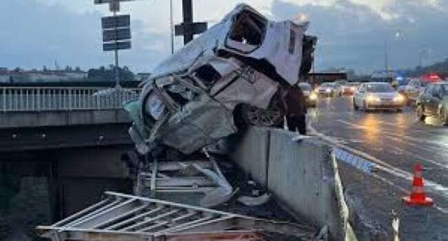 ‘Uçan Yol’da Korkunç Kaza: 1’i Ağır 3 Kişi Yaralandı