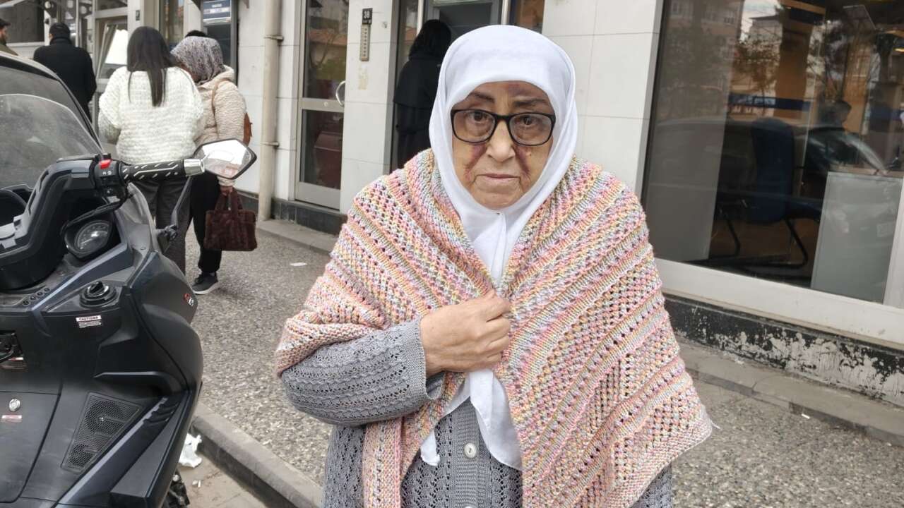 İlginç Olay: "Düzgün Konuşamıyorsun" Deyip Emekli Maaşını Vermediler