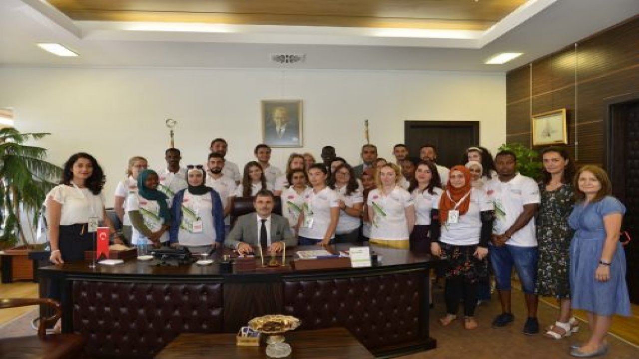 Rektör Yabancı Uyruklu Öğrenciler ile Bir Araya geldi