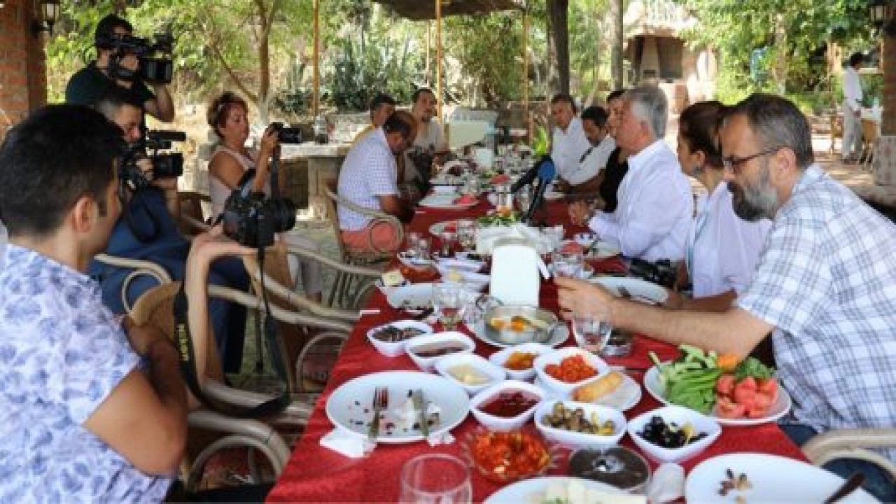 Acar, basınla buluştu