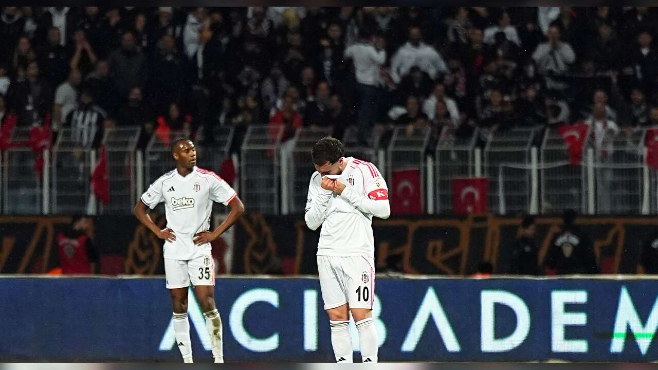 Beşiktaş Taraftarı Yönetimi İstifaya Davet Etti