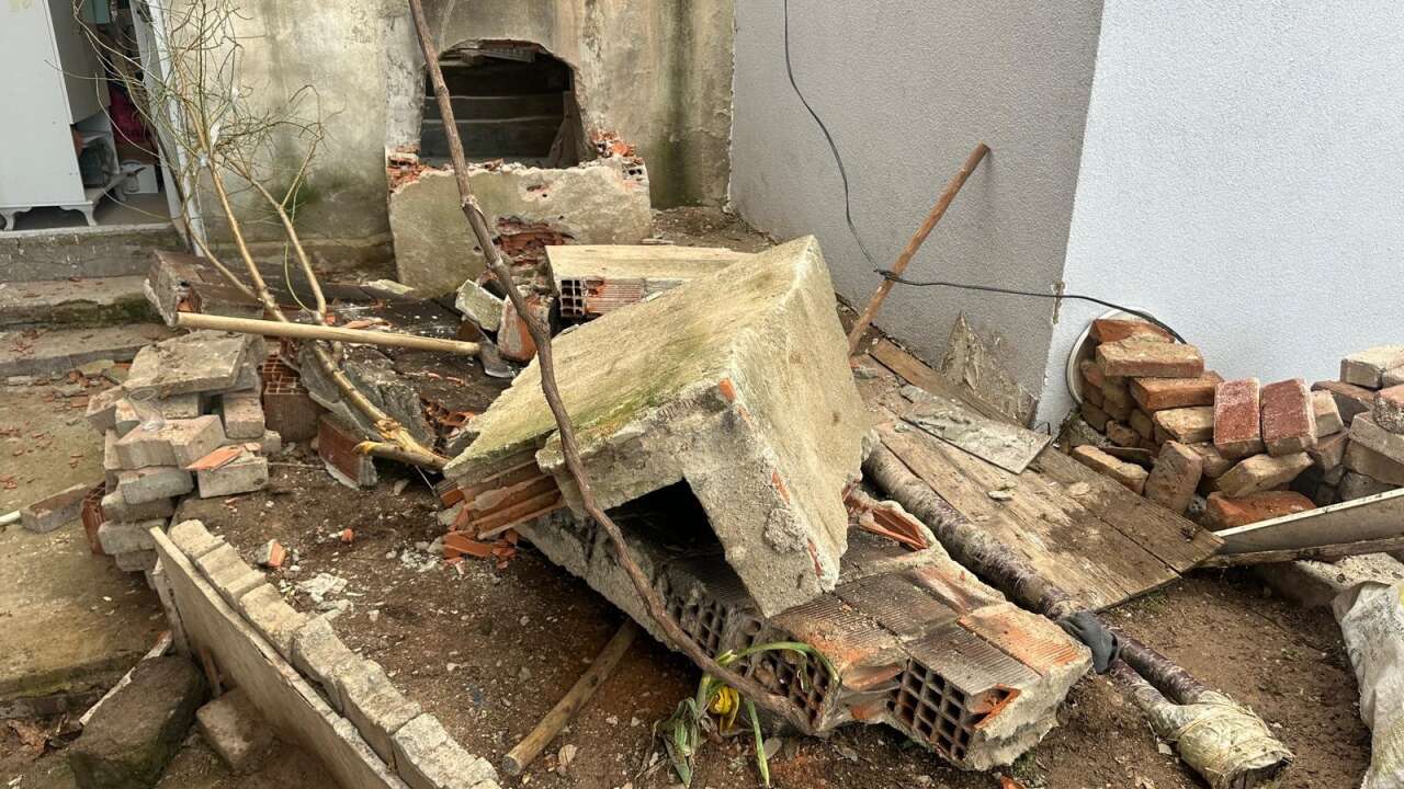 Bahçesindeki Fırını Yıkarken Duvarın Altında Kaldı