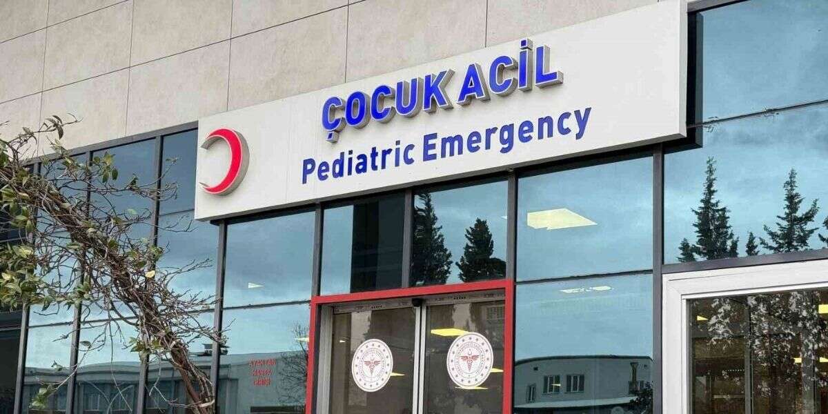 Havuza Düşüp Yoğun Bakıma Alınan 3 Yaşındaki Çocuk Hayatını Kaybetti