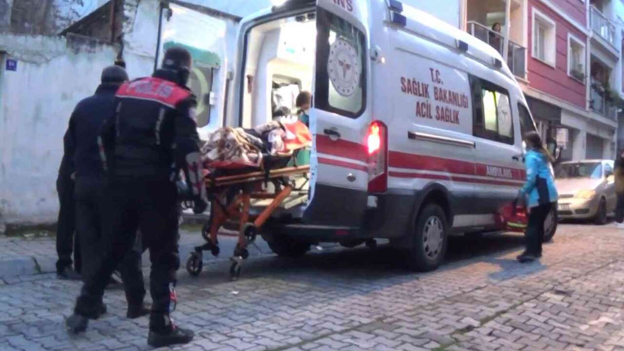 Yakınlarının Haber Alamadığı Kadın Yatağında Baygın Bulundu