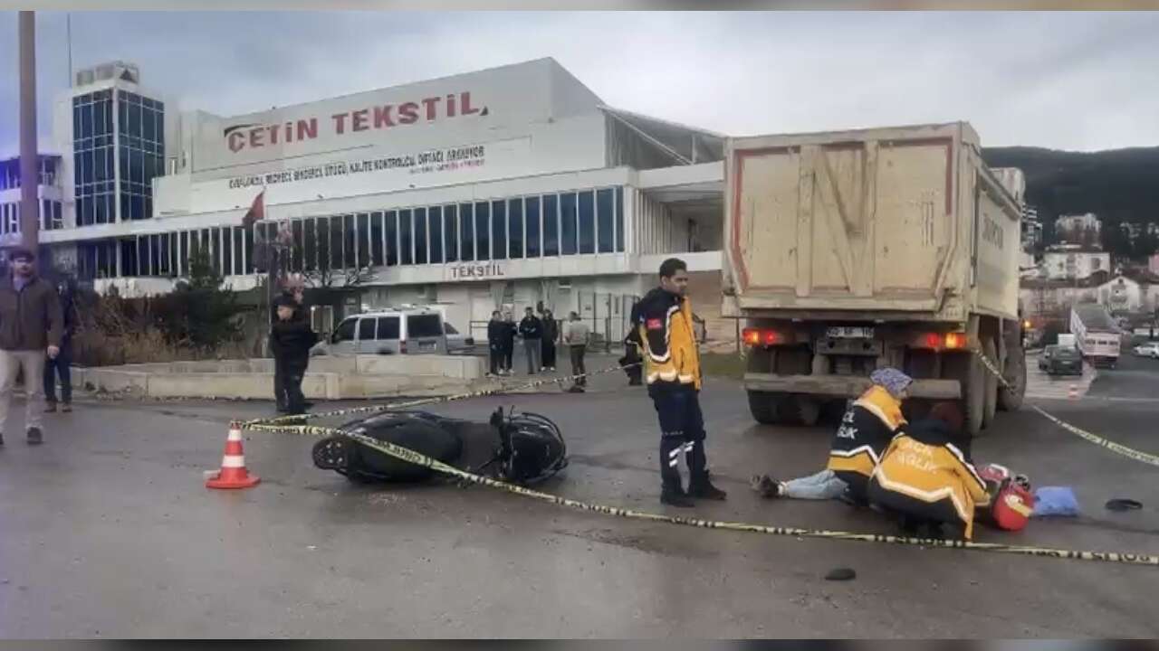 Kamyonla Çarpışan Motosiklet Sürücüsü Hayatını Kaybetti