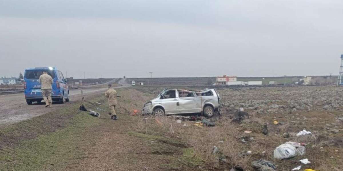 Minibüs Şarampole Devrildi: 2 Ölü, 6 Yaralı