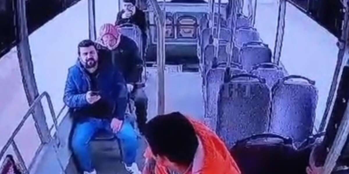 Otobüste Fenalaşan Adam Hayatını Kaybetti