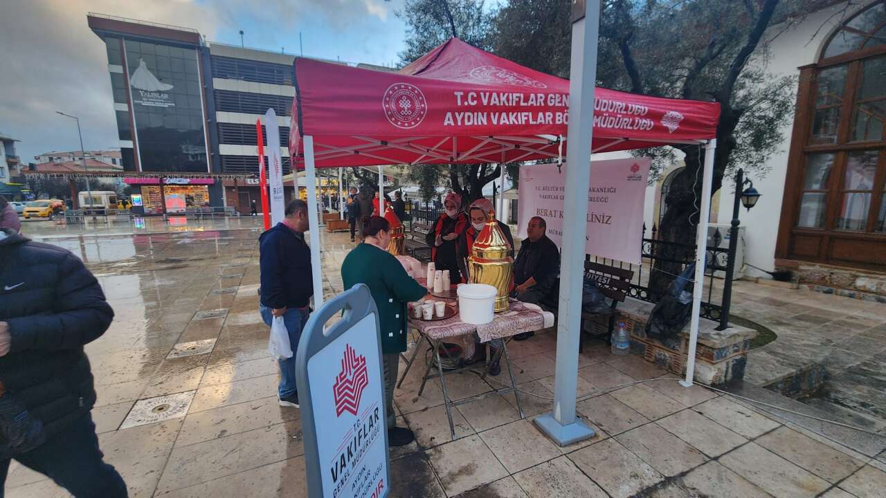 Muğla'da Vatandaşlara Salep Ve Kandil Simidi İkramı