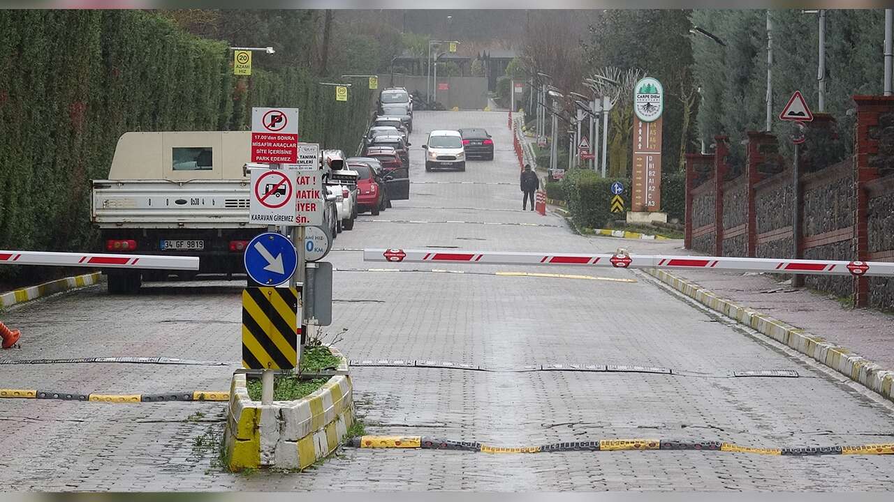 Asansör Boşluğunda Sıkıştı:Hayatını Kaybetti