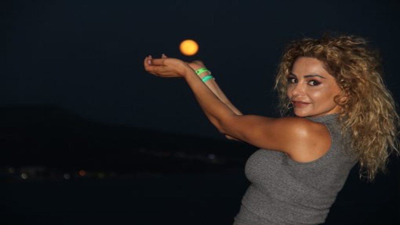 Kanlı Ay fotoğrafı çekmek için yarıştılar