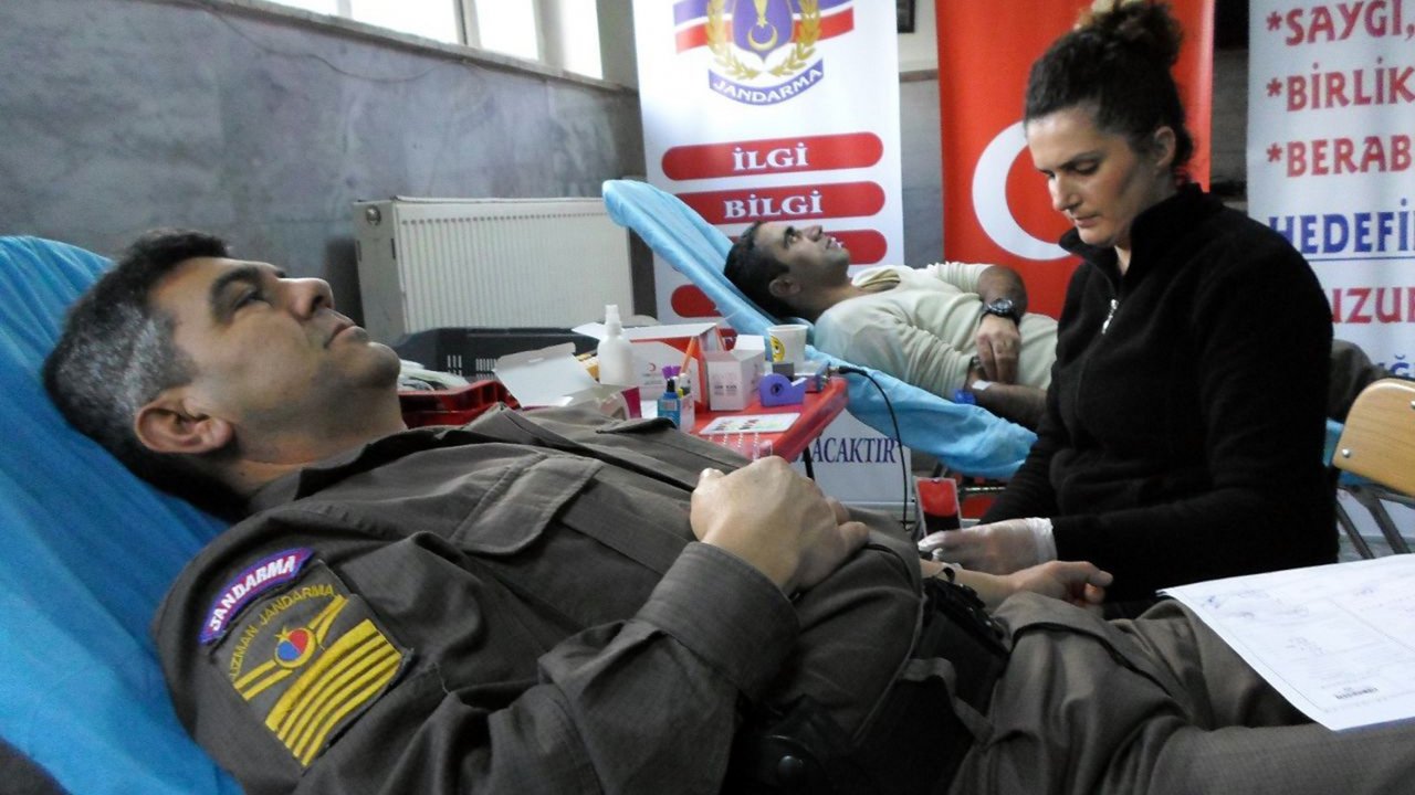 Mehmetçik’ten Kızılay’a kan desteği