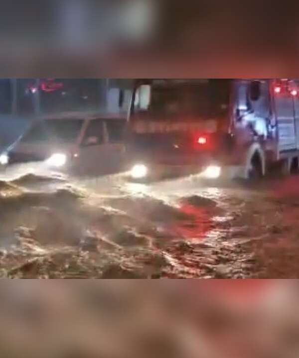 Sağanak Bodrum’u Felç Etti