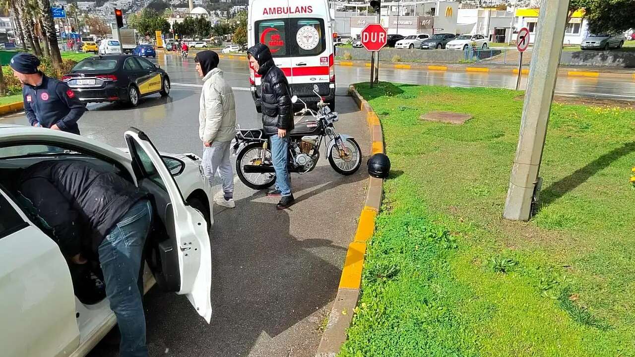 Muğla’da Işık İhlali İddiası: 16 Yaşındaki Motosikletli Yaralandı