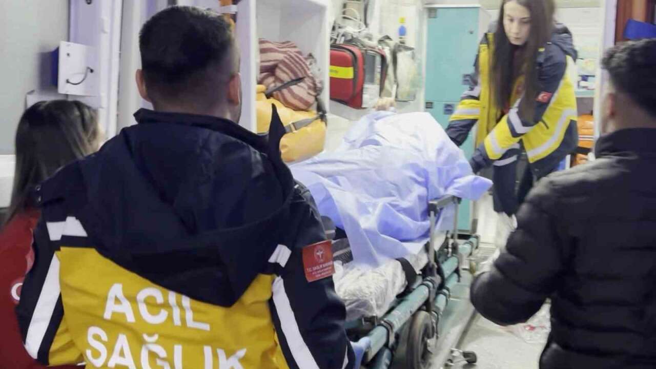 Arkadaşını B*çakla Ağır Yaraladı, Biri Hastaneye Diğeri Cezaevine Gitti