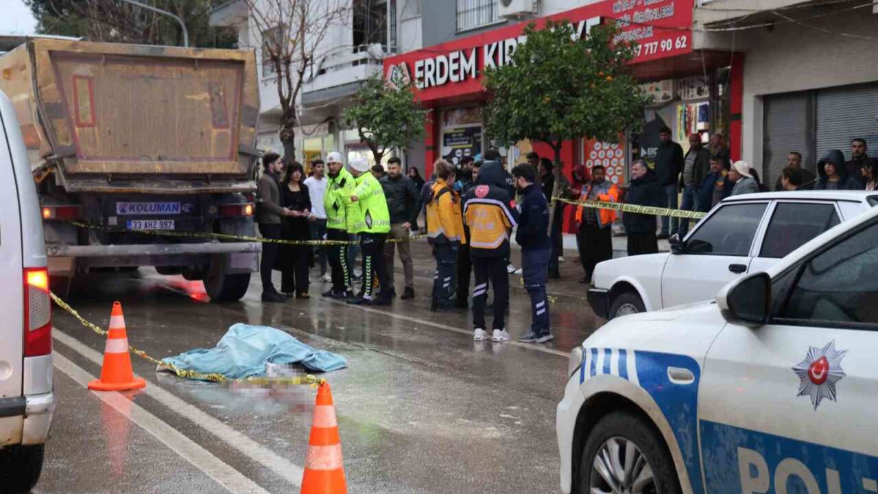 Yaşlı Adama Kamyon Çarptı: Hayatını Kaybetti