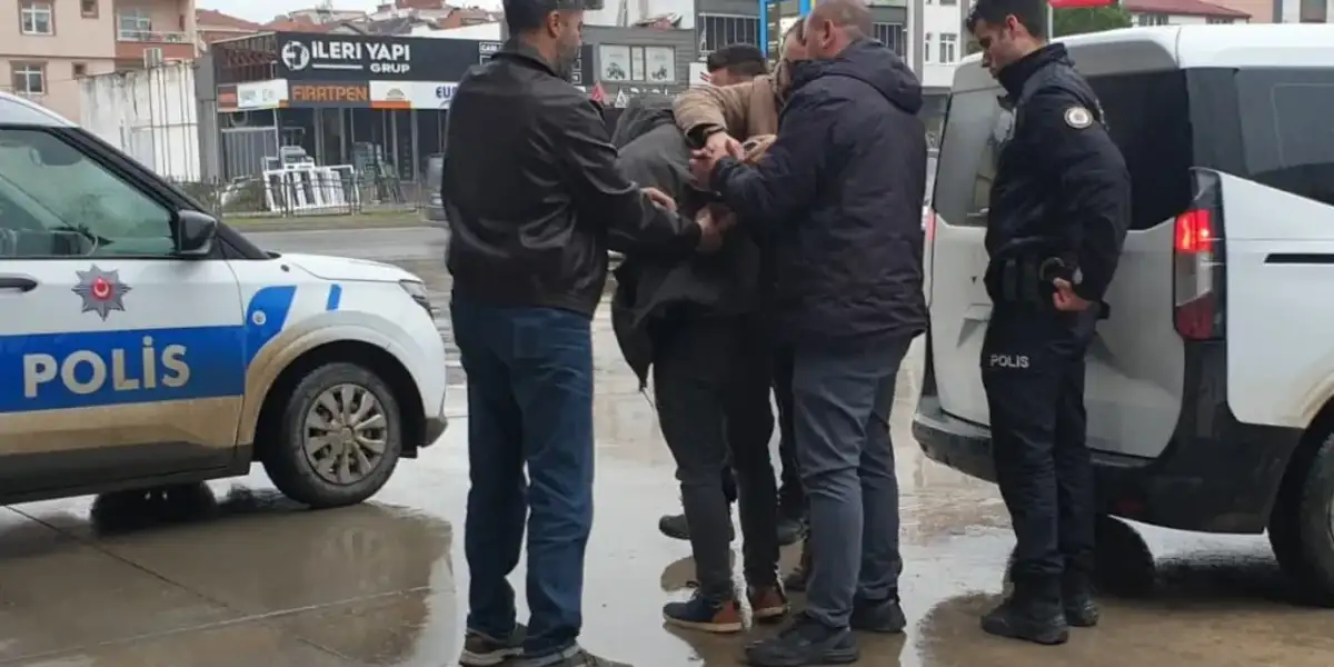 15 Yaşındaki Kız Kardeşini Ürün Değiştirme Kavgasında B*çakladı