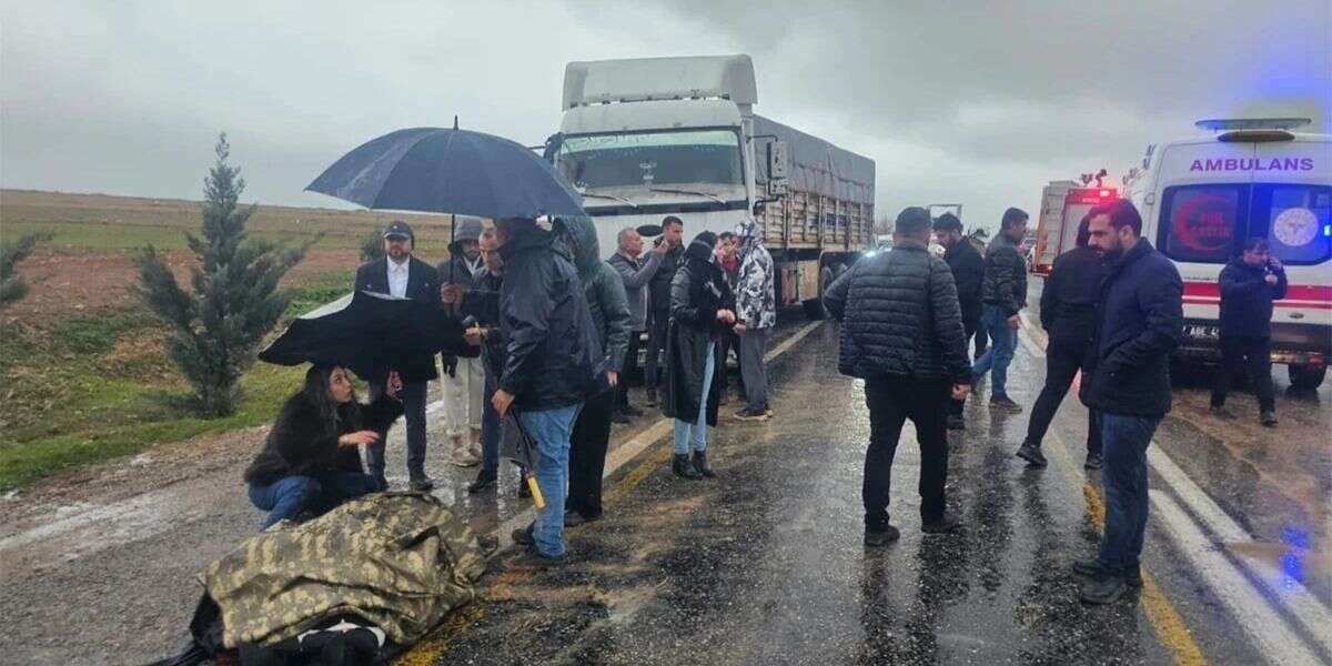 Tır ile Otomobil Birbirine Girdi: 2 Ölü, 2’si Ağır 3 Yaralı