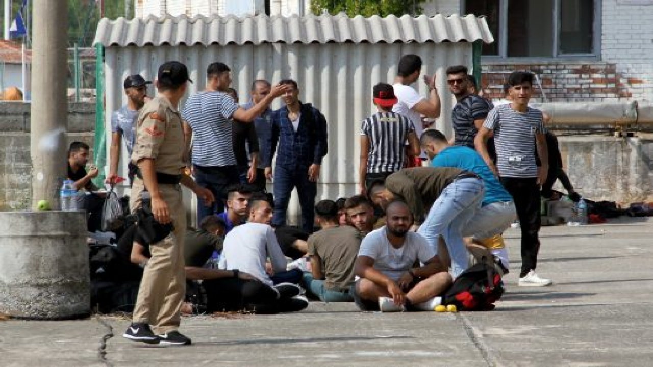 30 kişilik teknede 174 kaçak göçmen