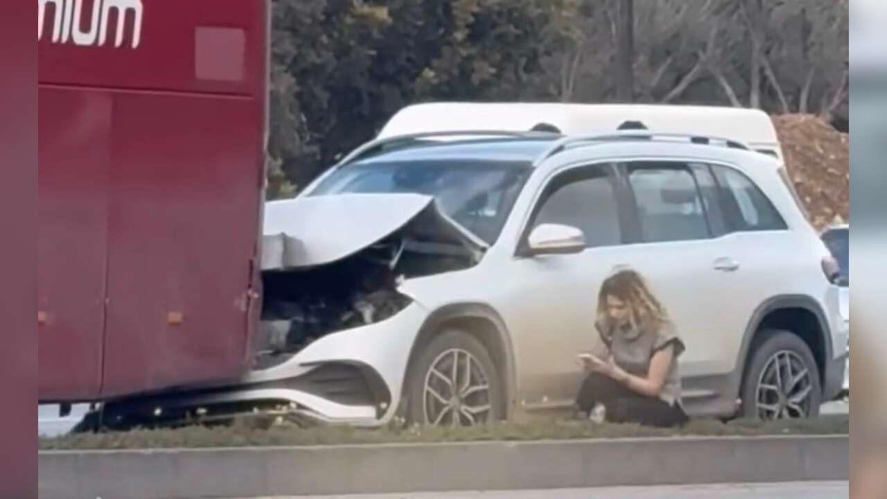 Bodrum’da Trafik Kazası: Lüks Jip Yolcu Otobüsüne Arkadan Çarptı