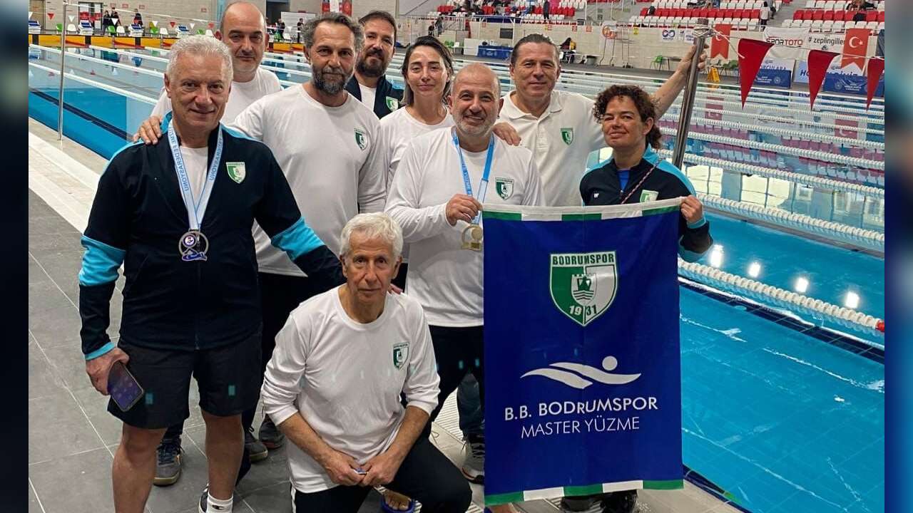 Bodrumspor Master Yüzme Adana’da 48 Madalya Kazandı, Müge Ulusan Abu Dabi’de Kürsüye Çıktı