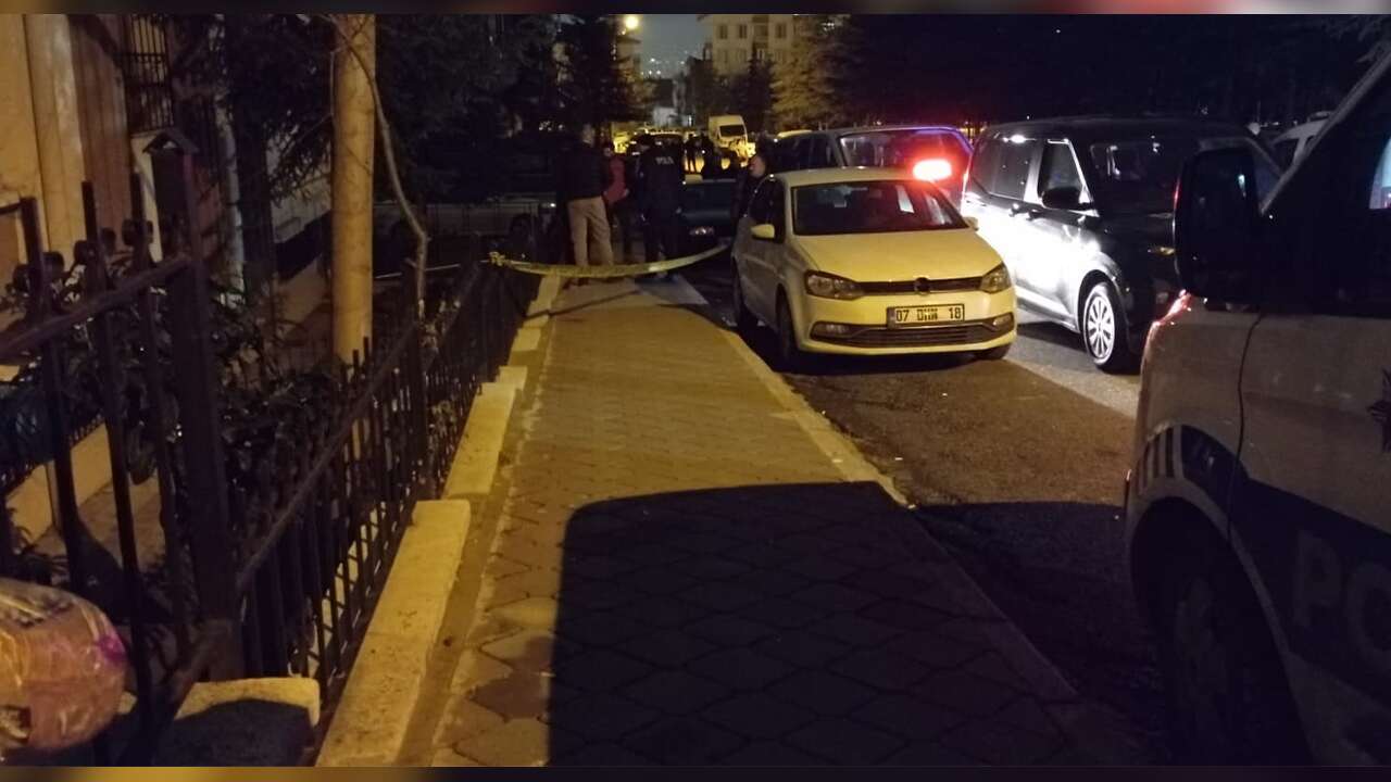 Aile Katli*mı: Annesini, Kızını Ve Eşini Öld*rdü Ardından İnt*har Etti