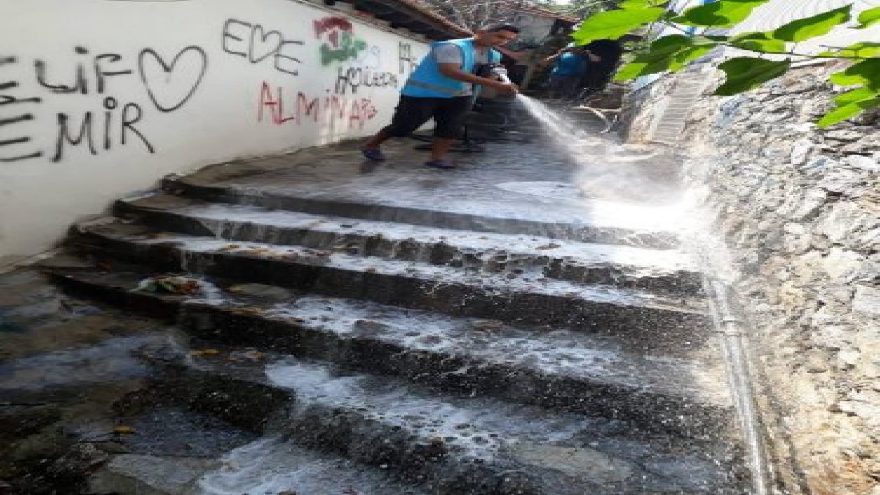 Kale Sokaklarında Yaz Temizliği