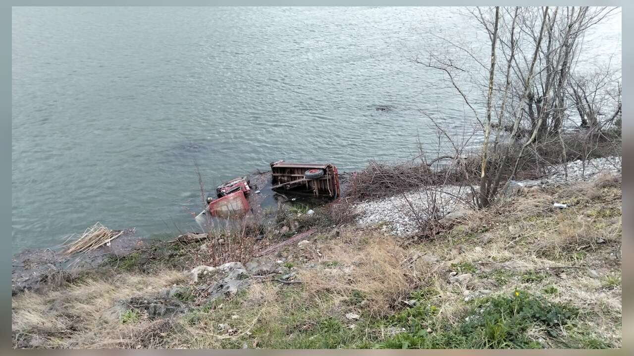 Taktör Nehre Uçtu: 1 Ölü, 1 Yaralı Var