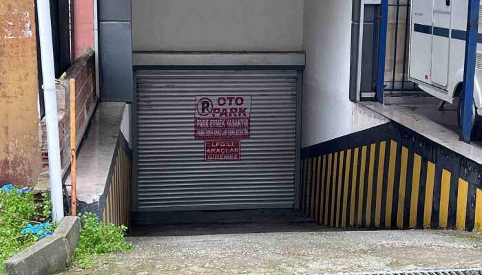 Otopark Girişinde Bir Kişi *lü Bulundu