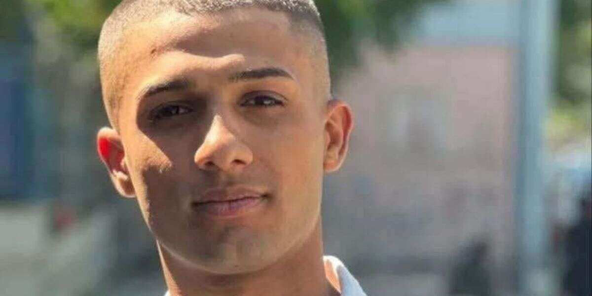 Kontrolden Çıkan Kamyonet Refüje ve Direğe Çarptı: 23 Yaşındaki Genç Yaşamını Yitirdi