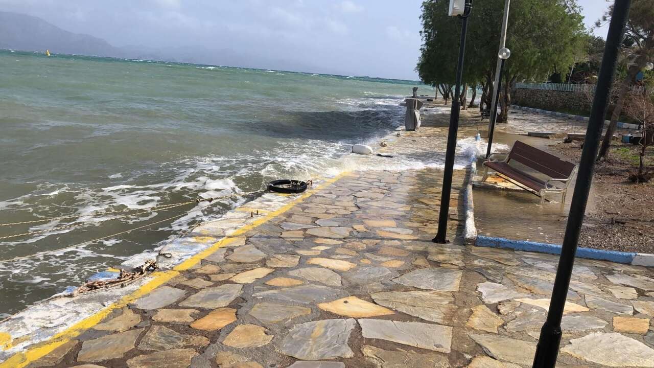 Datça’da Şiddetli Lodos Hayatı Olumsuz Etkiledi: Tekneler Limana Çekildi