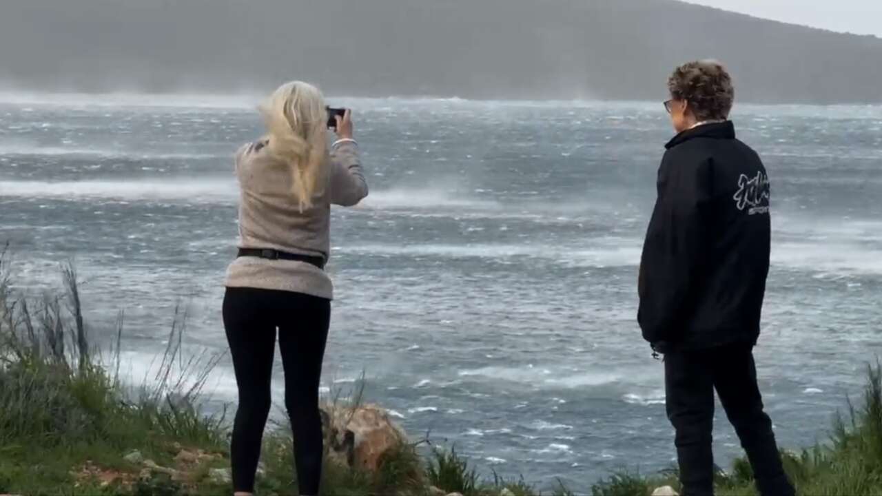 Bodrum'da Fırtınada Deniz Ortasındaki Doğa Olayı Görenleri Şaşırttı