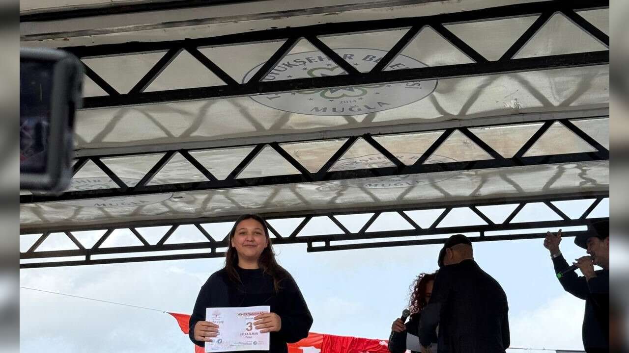 7. Datça Badem Çiçeği Festivali’nde Genç Yetenek: Peluze Tatlısıyla Derece Aldı