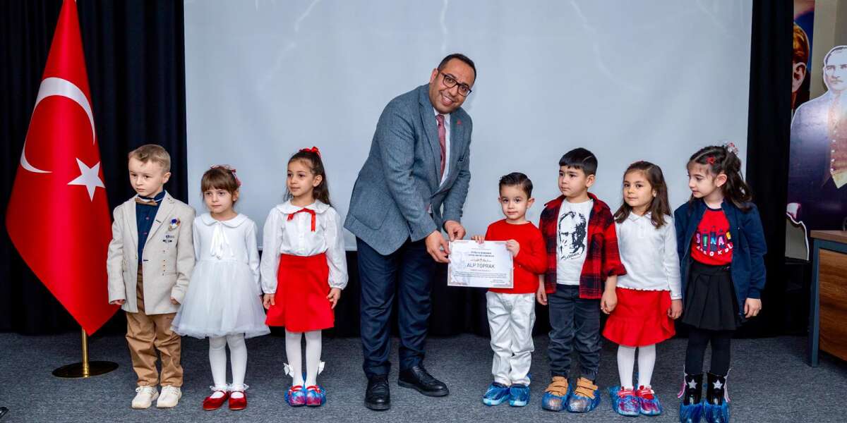 Menteşe’de İstiklal Marşı’nı En Güzel Okuyan Minikler Ödüllendirildi