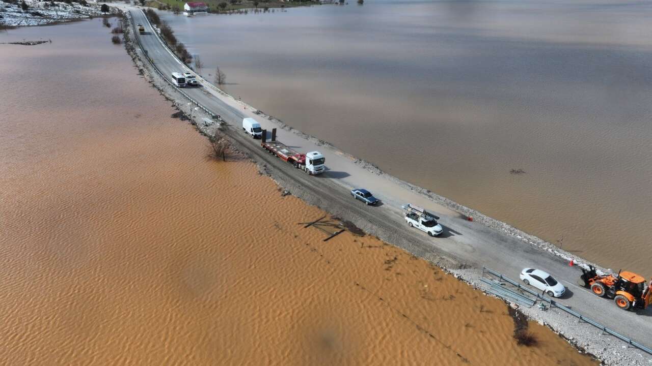 Fethiye-Antalya Kara Yolunda Su Baskını:  Ekipler Harekete Geçti