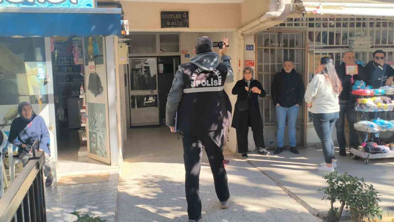 Birlikte Yaşadığı Kadını Öldürüp Aynı Silahla İnt*har Etti