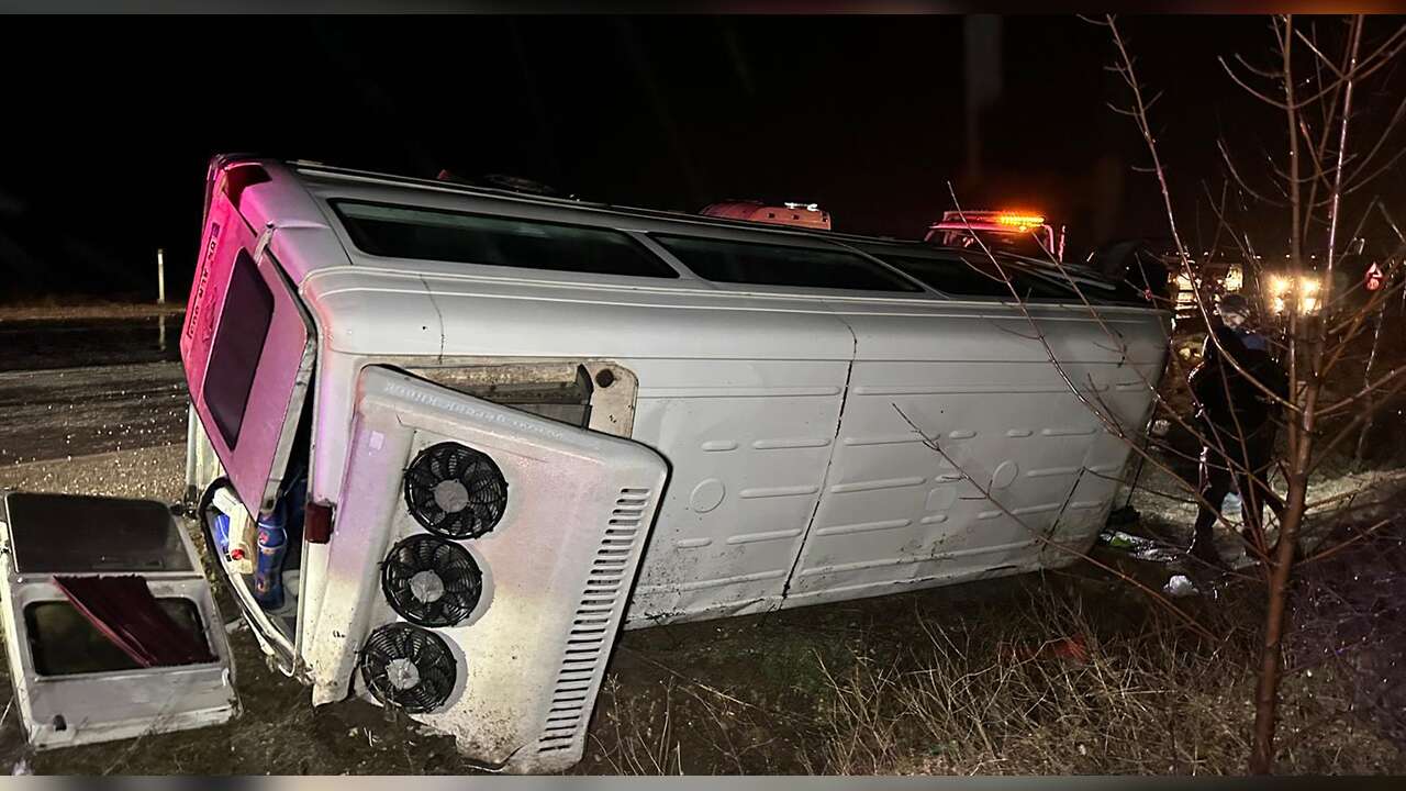 İşçi Servisi Şarampole Devrildi: 17 Yaralı